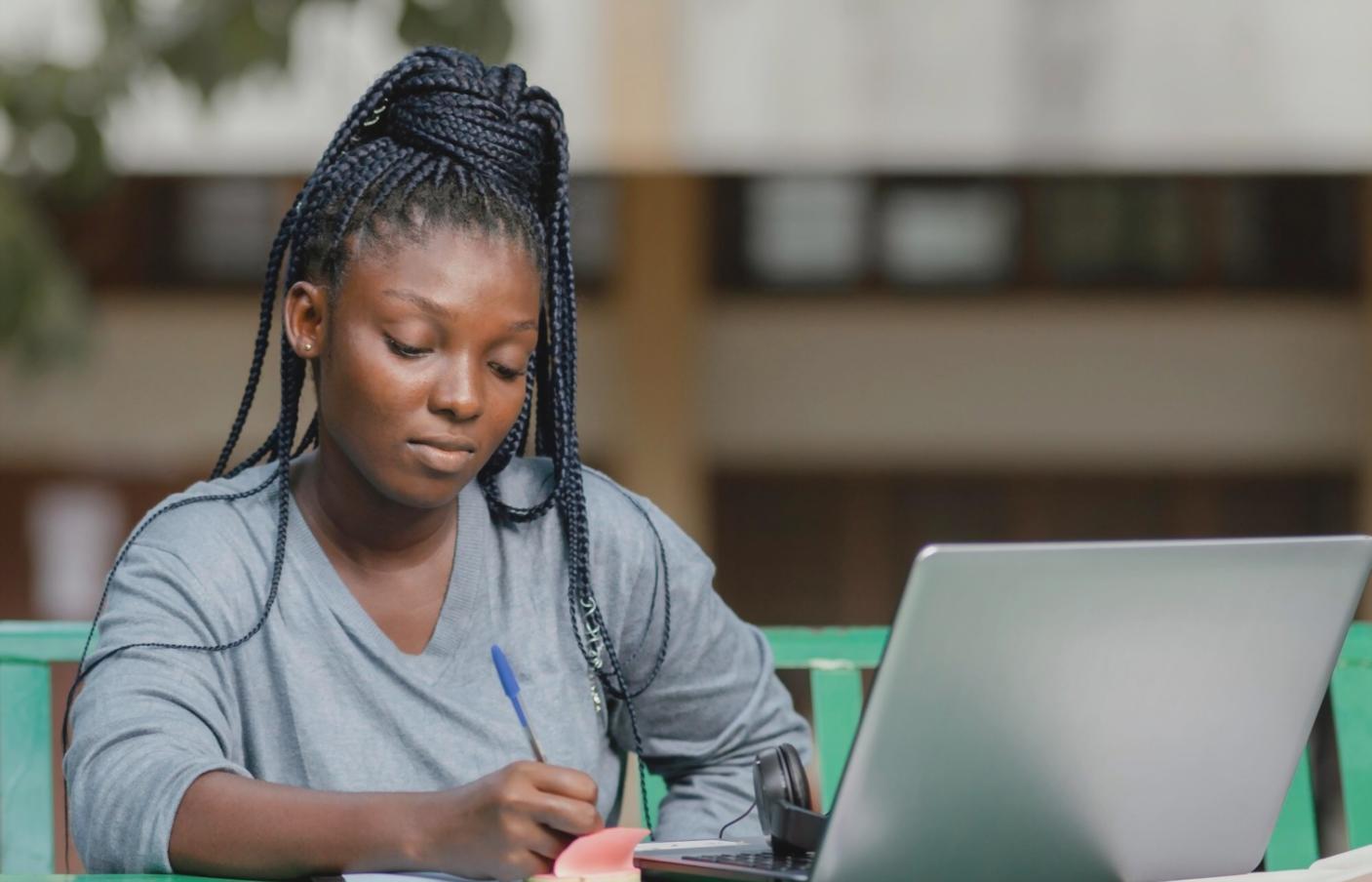 Analyse de données financières sur écran